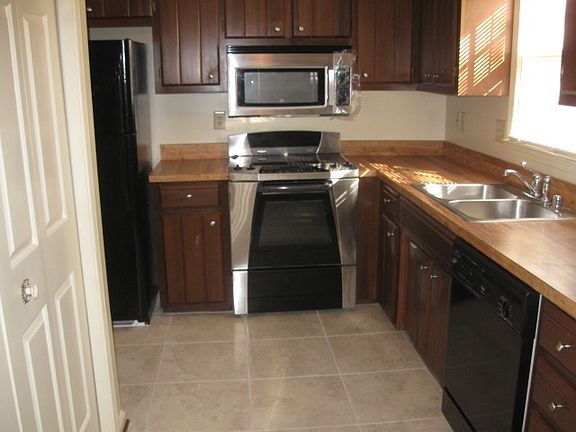 4th image of 301 Bainbridge Dr APT E