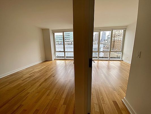 3rd image of 885 6th Ave APT 20G
