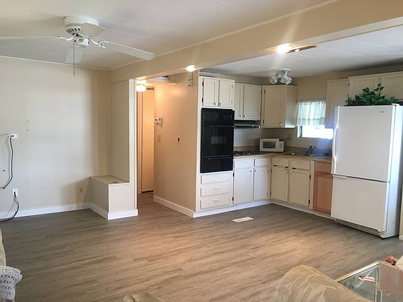 3rd image of 3154 Saturn Cir