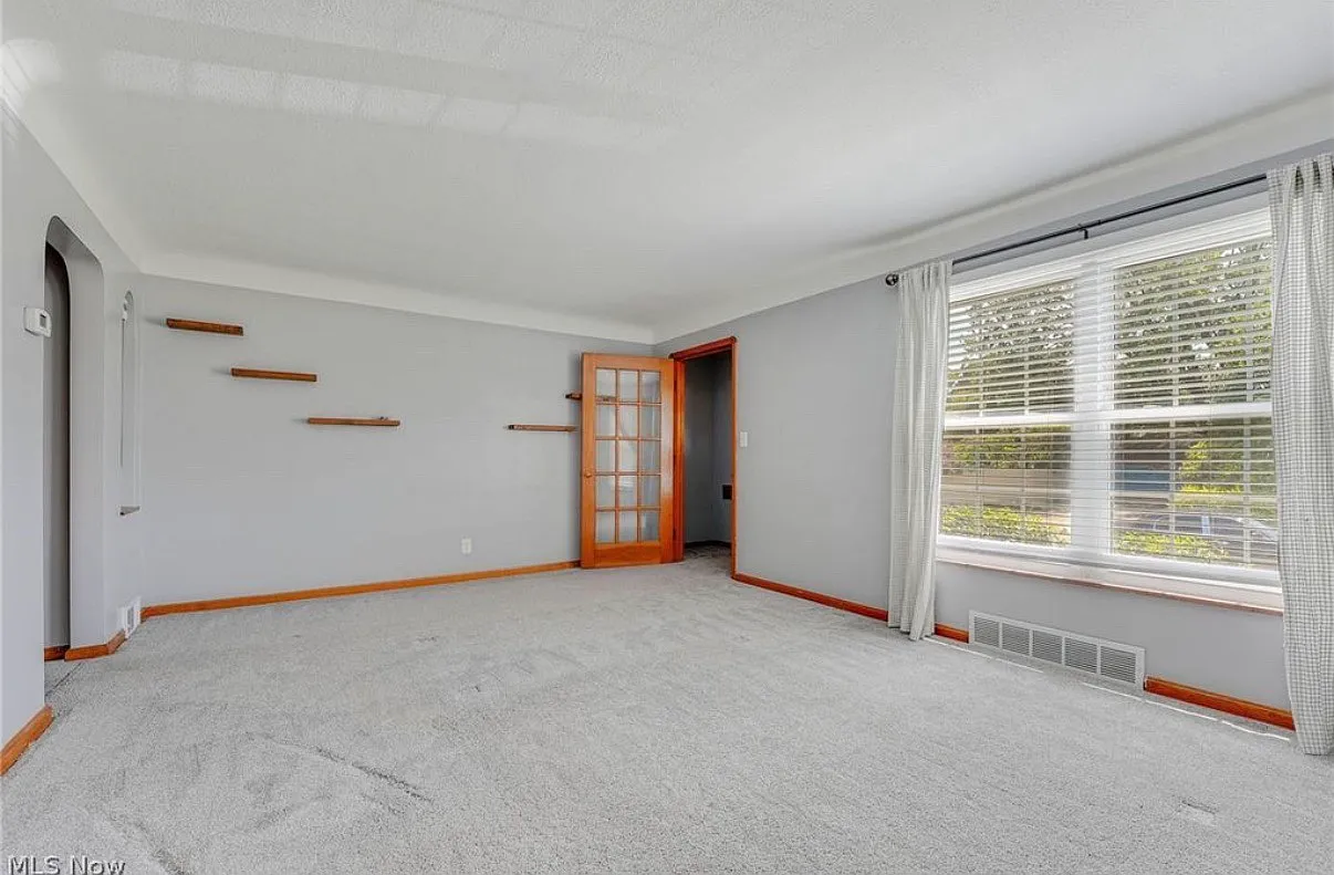 3 bed, 2312 sqft, $1,850 — Photo 2