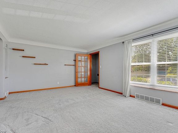 2nd image of 2816 Parklane Dr #1