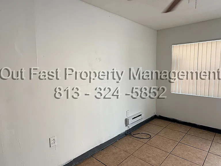 9718 N Nebraska Ave — Photo 3