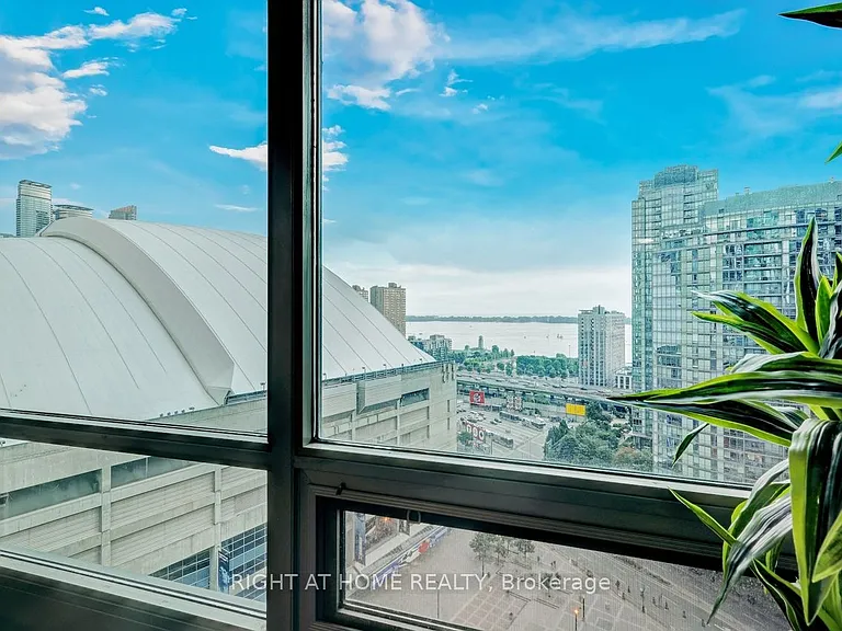 81 Navy Wharf Ct #2316 — Photo 29