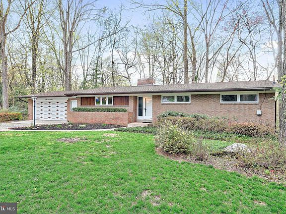3rd image of 5900 Acorn Dr