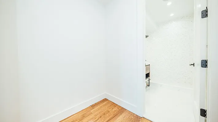 Rented by Nooklyn NYC LLC | media 18