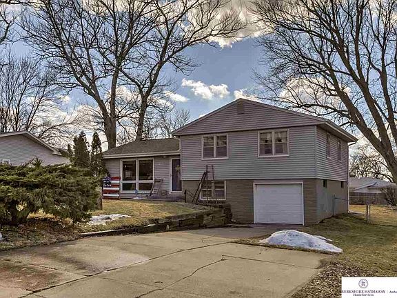 3rd image of 4620 Crestline Dr