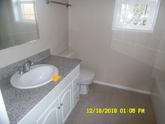 5th image of 391 Oxford St