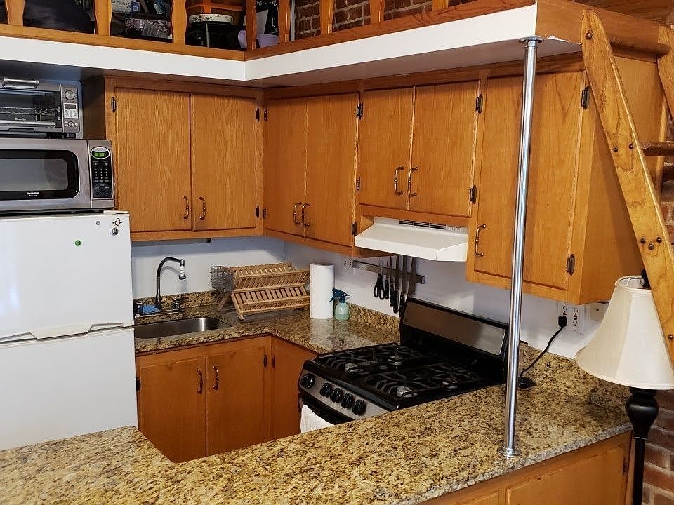 1st image of 124 W 78th St APT 8