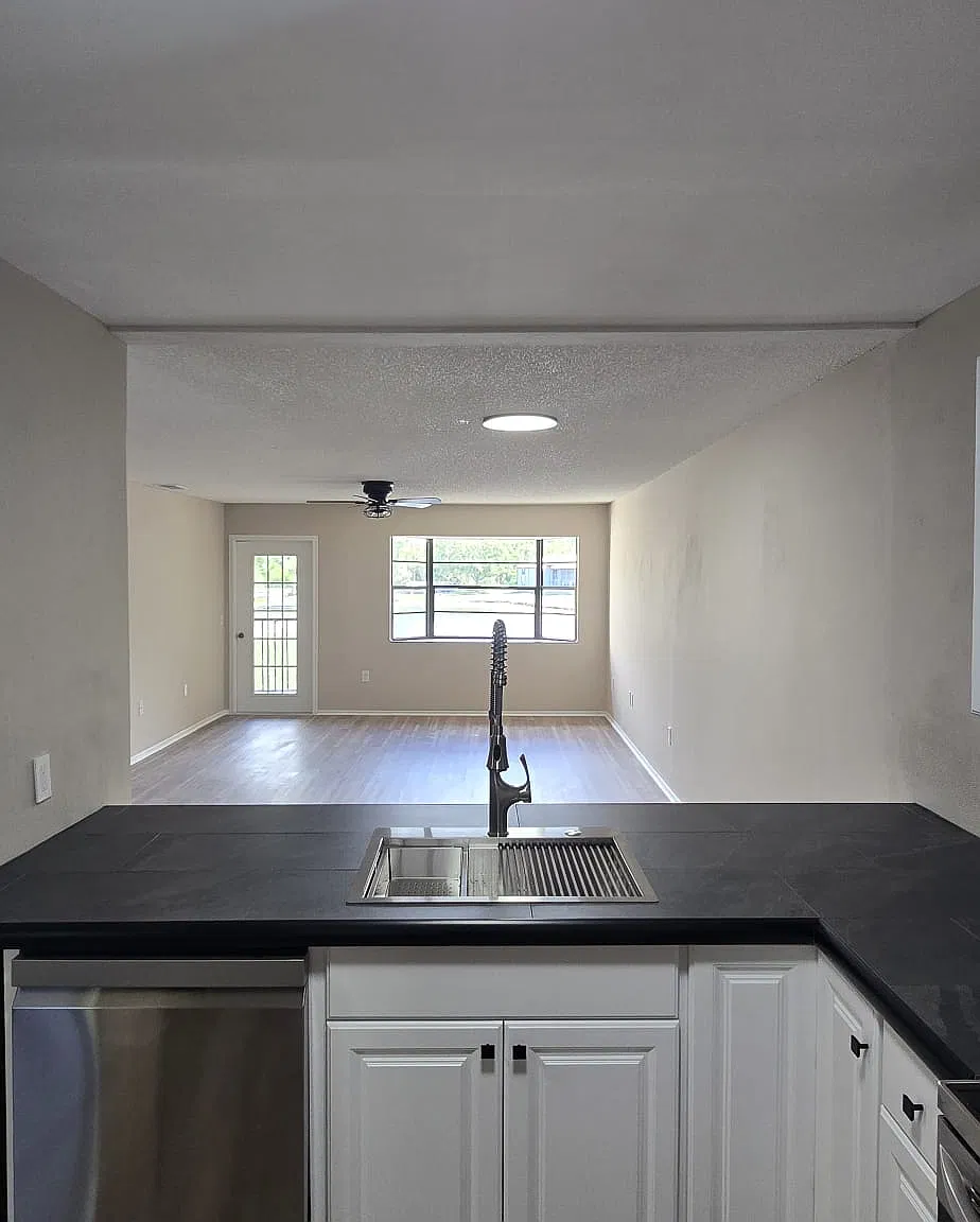 2 bed, 1008 sqft, $1,425 — Photo 2