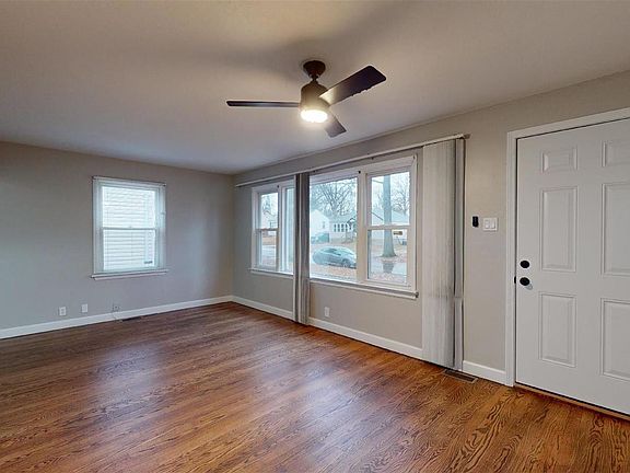5th image of 1915 Bainbridge Dr