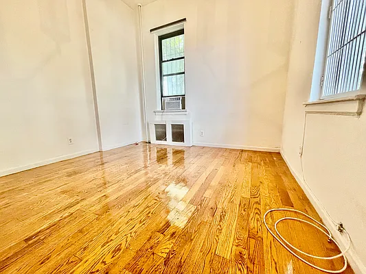 Rented by R New York | media 50