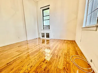 Rented by R New York