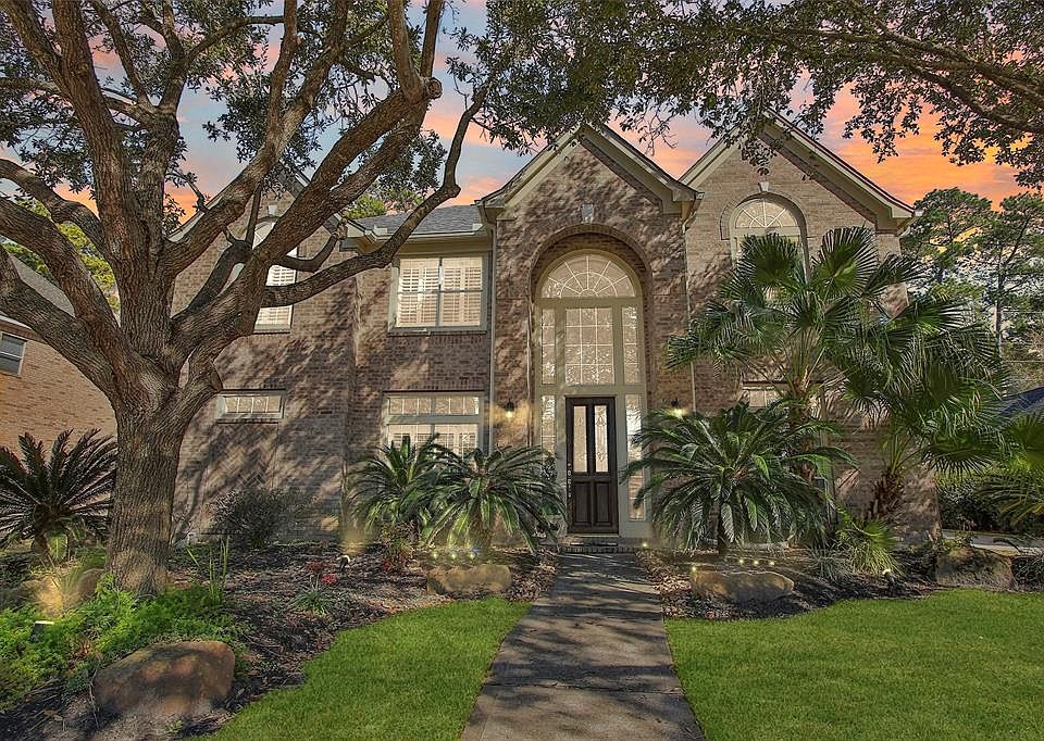 The lush tropical landscaping adds great curb appeal!