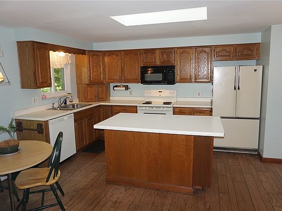 4th image of 155 Cherrington Dr