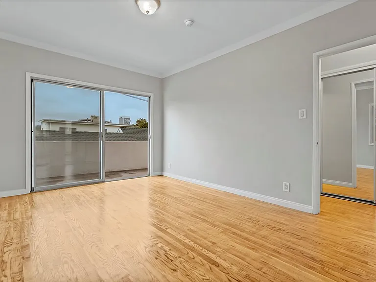 1051 S Cochran Ave #7 — Photo 13