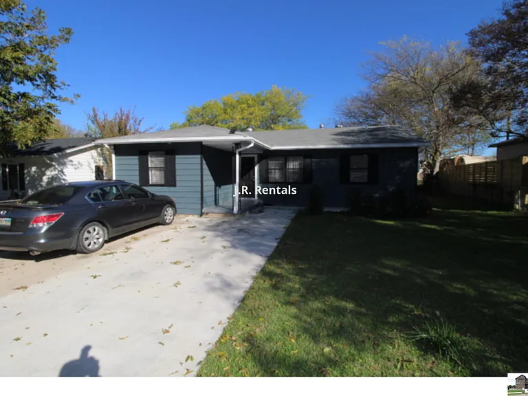 409 Short Ave — Photo 2