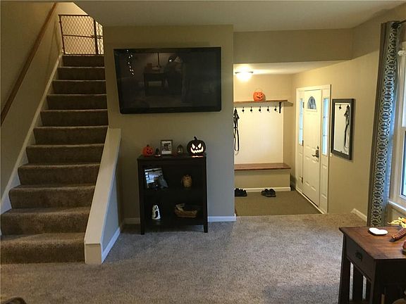 3rd image of 27 Sperry Dr