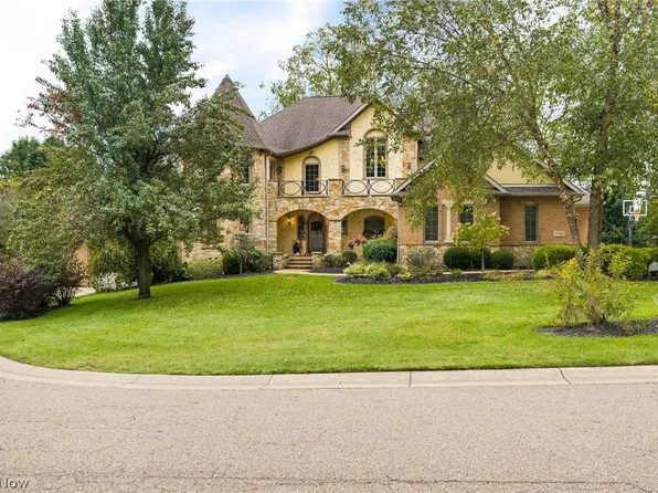 2942 Torrey Pines Cir NW, Canton, OH 44708