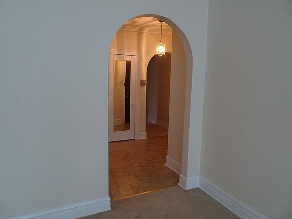 LR to Foyer w/Closet