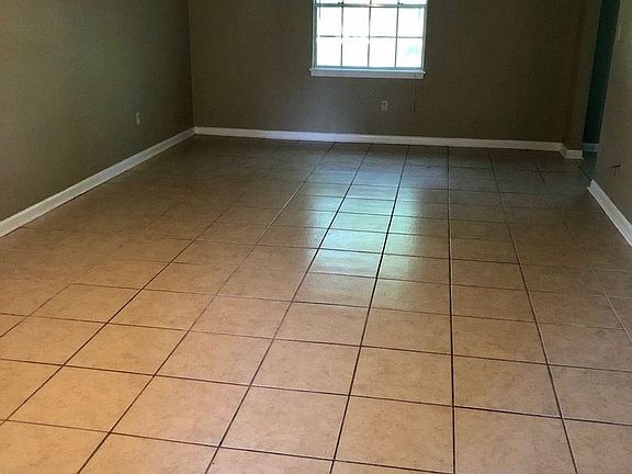3rd image of 320 N Causeway Blvd APT 6
