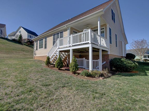 2nd image of 924 Langley Pl