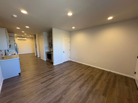 5th image of 1115-1119 18th St #1117