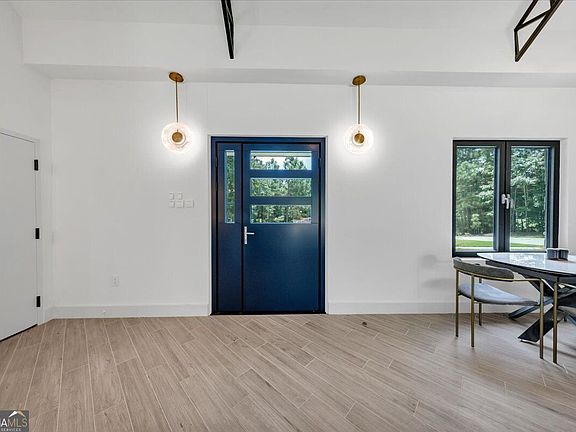 5th image of 40 Red Oak Cir