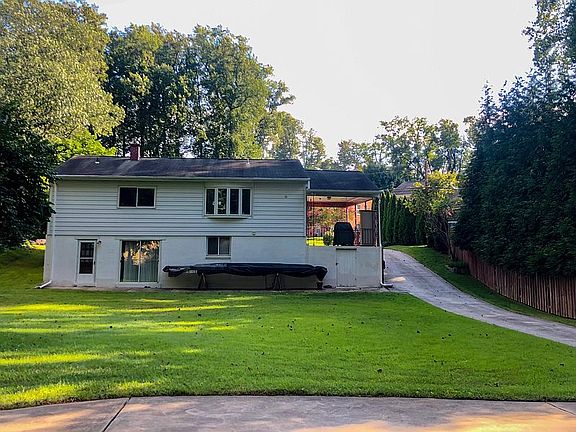 4th image of 739 Anderson Ave