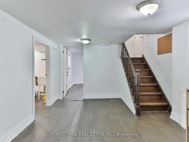 262 Poyntz Ave #2 — Photo 12