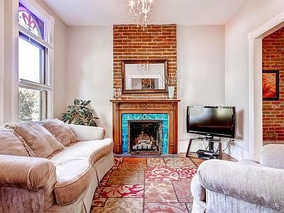 5th image of 206 W Irvington Pl