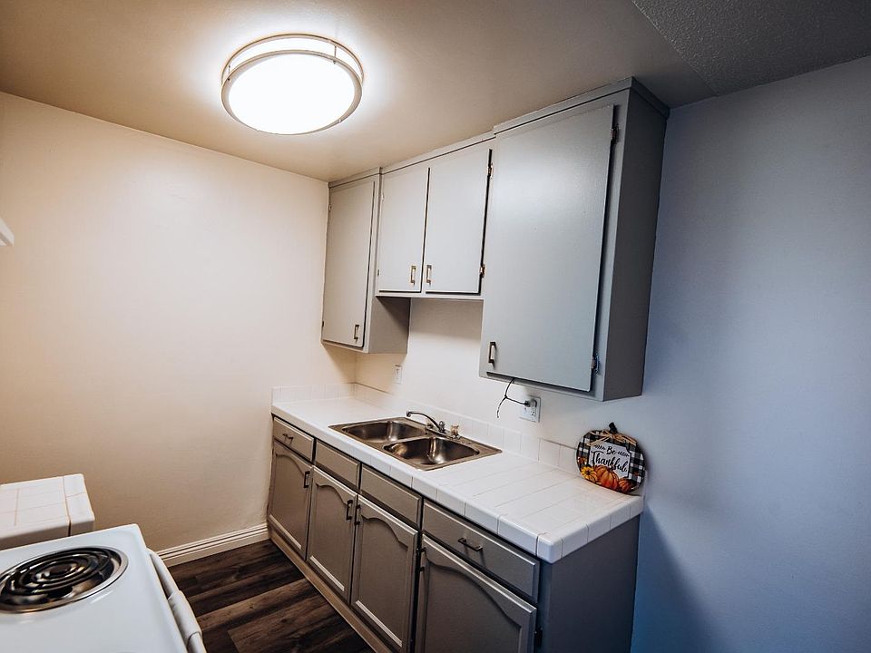 2nd image of 1585 Pacific Ave #15