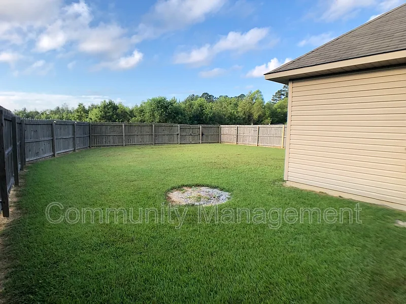 3 bed, 2.0 bath, 1461 sqft, $1,695 — Photo 3