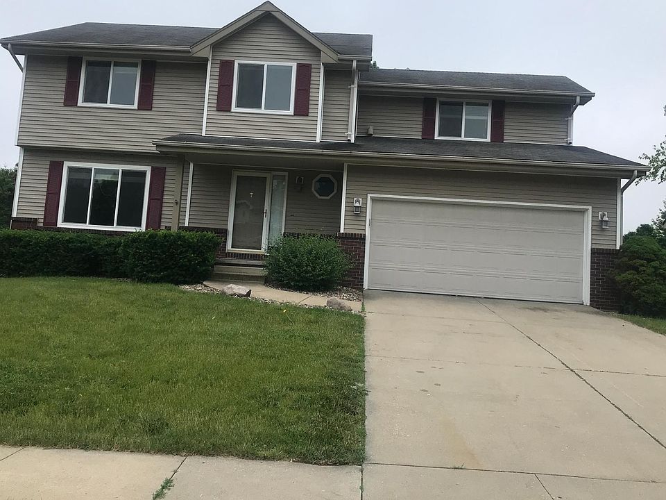 Great location with easy access to I-80/235. Within blocks of Jordan Creek Mall, restaurants, parks and other great amenities. Waukee school district!