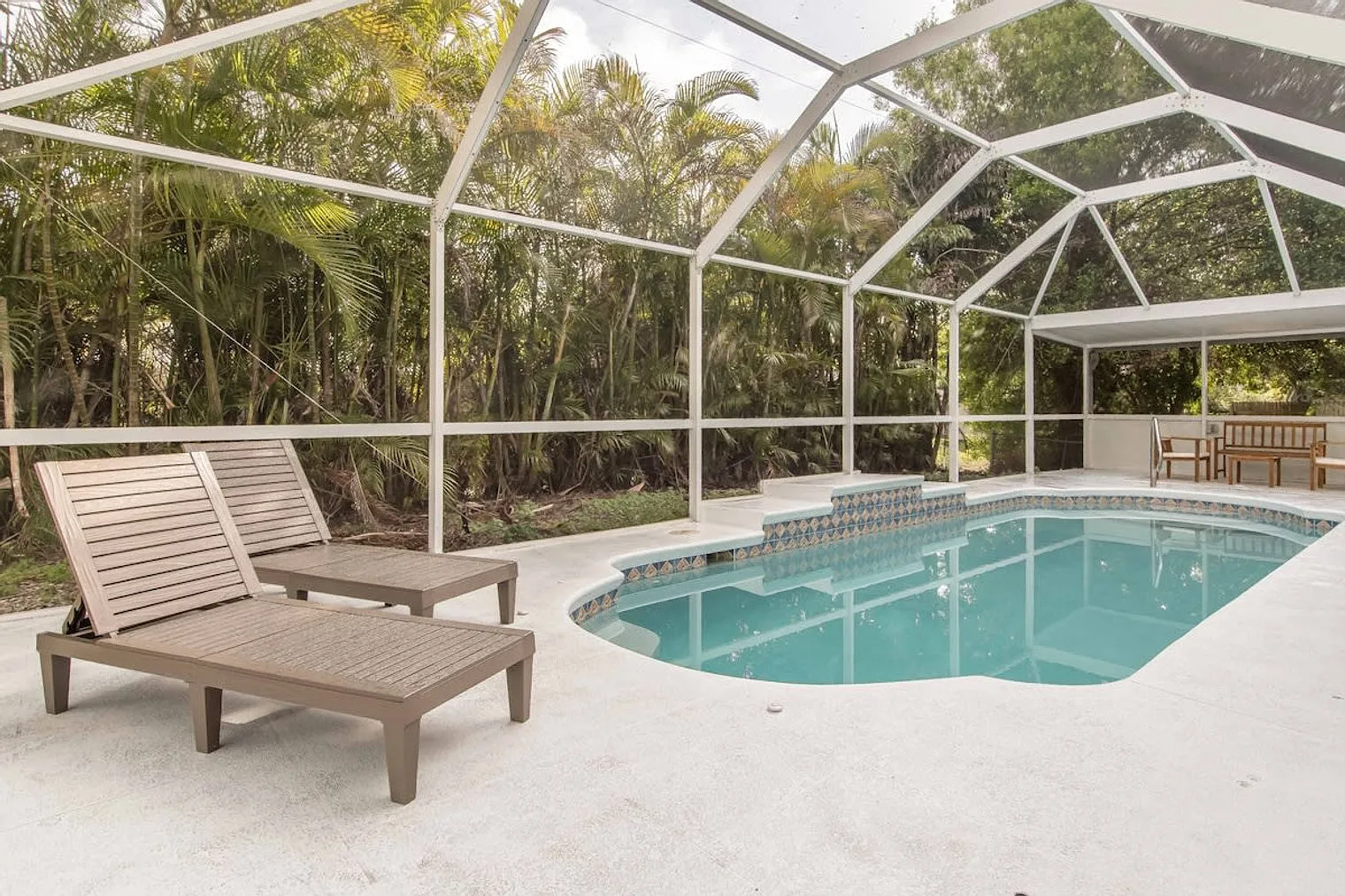 3 bed, 2.0 bath, 1420 sqft, $10,099 — Photo 2