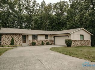 579 Three Rivers Ct, Defiance, OH 43512