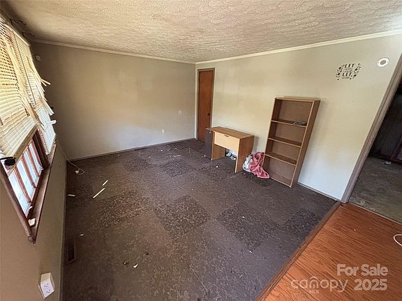 5th image of 203 Barnhill St