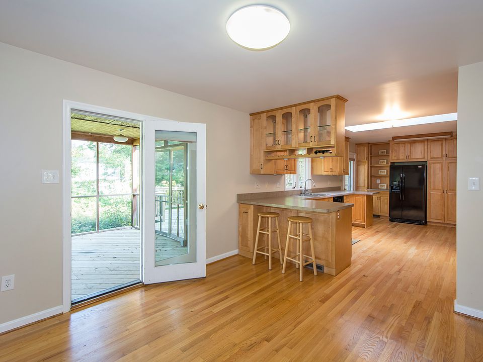 EAT IN KITCHEN 