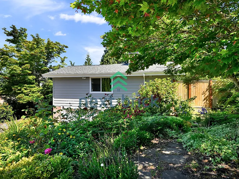 11810 NE 75th St — Photo 34