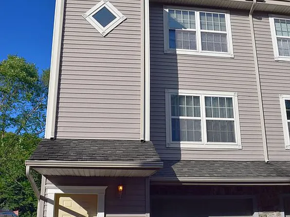 19 Hawthorne Dr Unit 190, New London, CT 06320