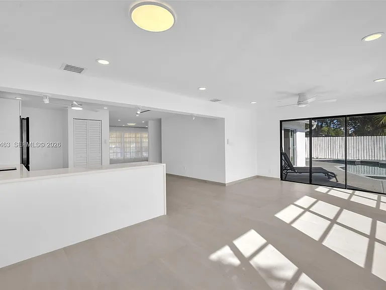 2706 Scott St — Photo 14
