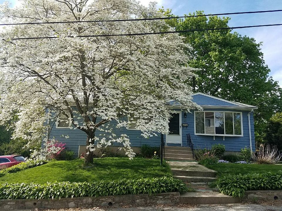 1st image of 40 Forest St