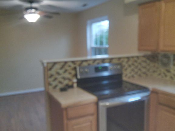 diningroom behind kitchen