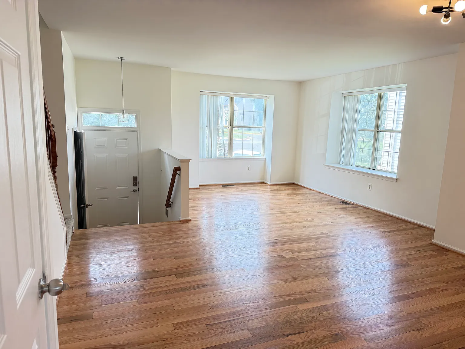 4 bed, 3.5 bath, 1678 sqft, $2,800 — Photo 4