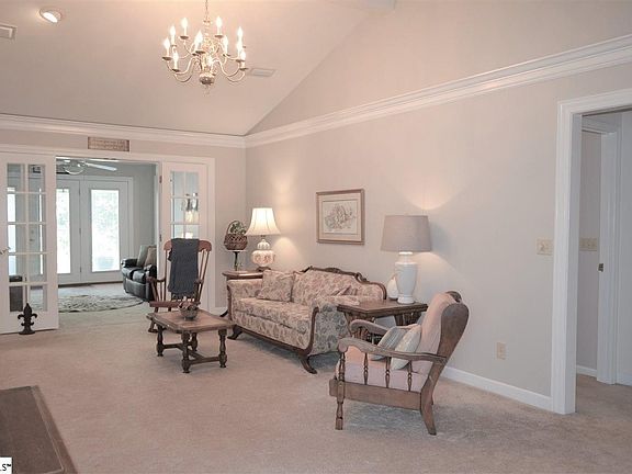 5th image of 103 Fairoaks Dr