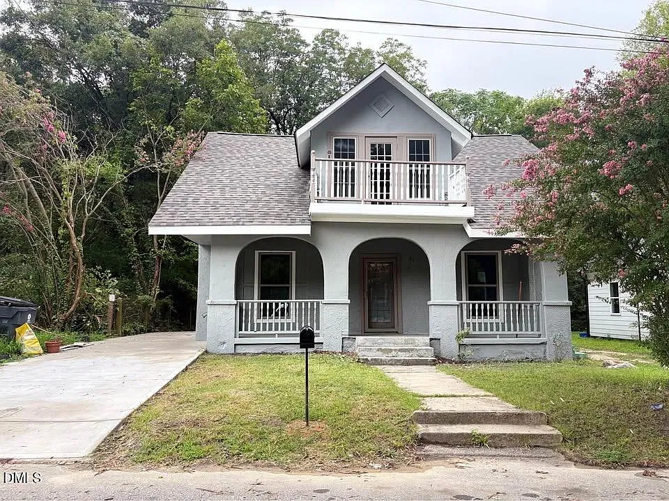728 John St