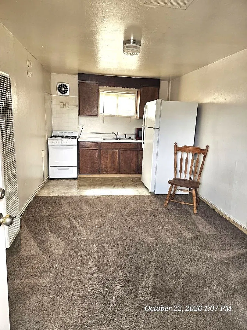 Oasis Court — Photo 3