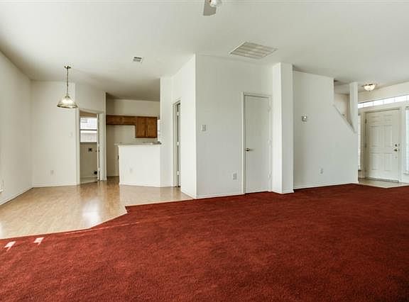 4th image of 1005 Mockingbird Ln