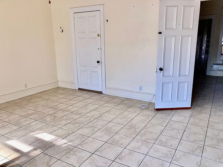 1122 S Broad St — Photo 10
