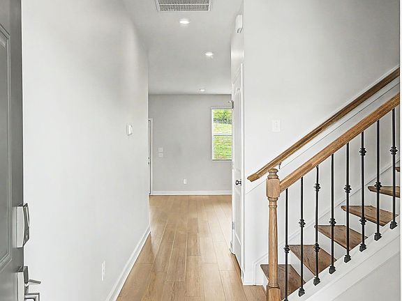 4th image of 130 Millbrook Dr