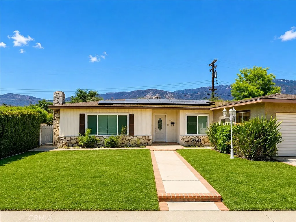 3 bed, 1997 sqft, $3,000 — Photo 2